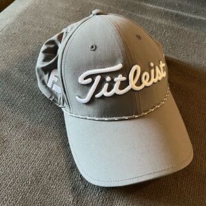 BRAND NEW Titleist Pro V1 Rope Hat
